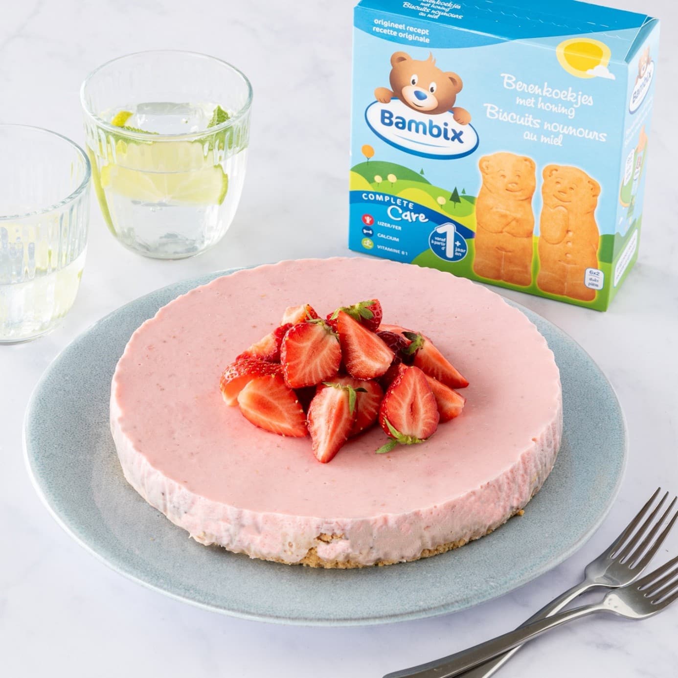 Recept voor heerlijke aardbei-yoghurttaart met Bambix koekjesbodem